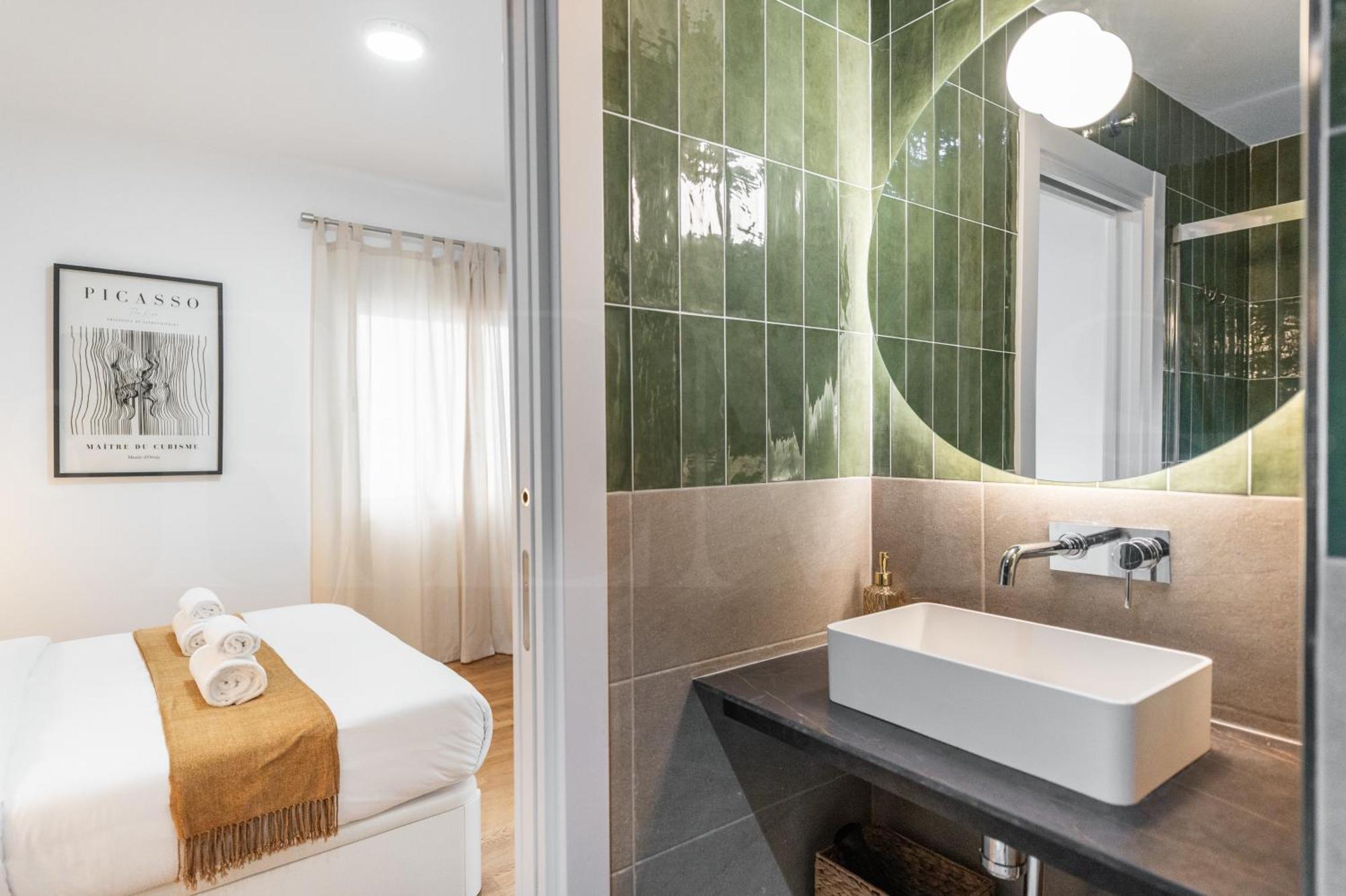 Exquisite And Charming Experience In Soho By Rems *