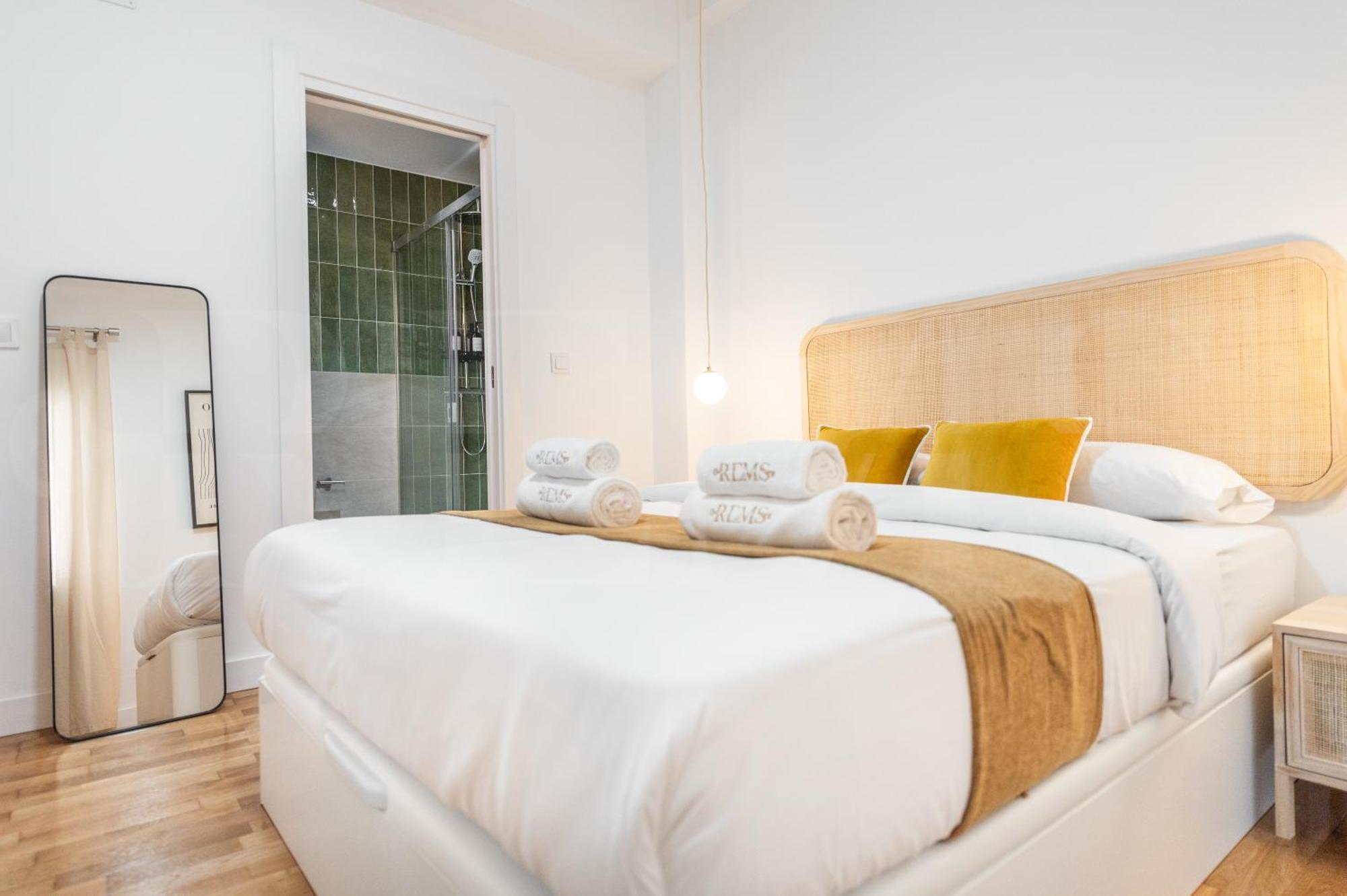 Exquisite And Charming Experience In Soho By Rems